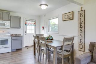 1 Mi to Main Street Family Home in Williamstown - 8