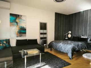 Royal Velour Apartment - Near ICE, Wawel Castle, Riverside and Old Town - 1