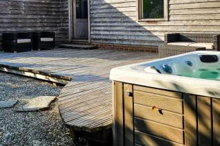 Cabin - Sleeps 4 - Nature Sauna Hot Tub - 9