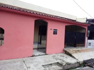 Casa espaçosa e confortável com 3 quartos sendo 01 suíte - 0