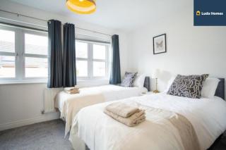 Cosy Home, Heathrow and Windsor Castle, Sleeps 6 - 4