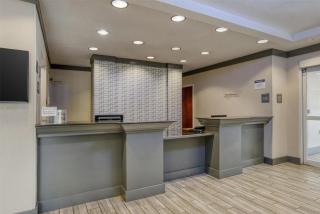 Best Western Plus Philadelphia-Choctaw Hotel and Suites - 7