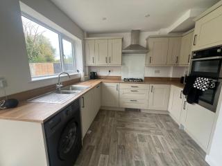 Tempest house - Ideal for contractors off road parking close to town centre - 7