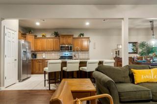 Jenks Oasis-5BR Near Tulsa and Premium Outlets - 2
