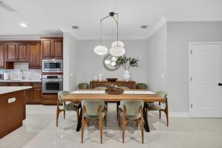 Daisy Elegance Townhouse Steps from The Beach - 6