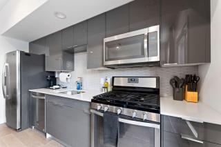 Prime East Downtown Studio w pool gym laundry - 2