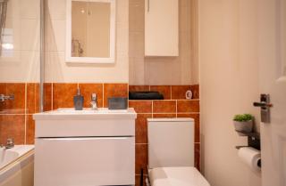 Stylish 1-Bed Escape in Heart of Brixton - 8