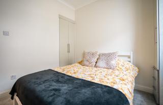 Stylish 1-Bed Escape in Heart of Brixton - 7
