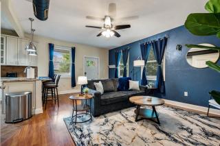 Upscale Shadyside 2 BR, 2 Bath Suite in walkable neighborhood - 4