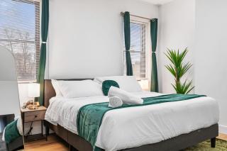 Spacious 3 BR Suite w/ Office! Central + Parking - 9