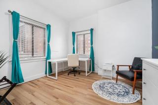 Spacious 3 BR Suite w/ Office! Central + Parking - 5