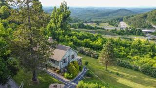 Charming Cottage W Majestic Mountain Views - 0