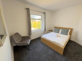 NEAR AIRPORT Fully Detached Home with 2 Off-Street Parking Spaces - 5