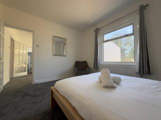 NEAR AIRPORT Fully Detached Home with 2 Off-Street Parking Spaces - Sunbury Common - 2