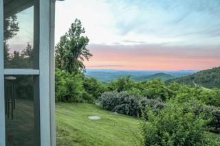 Charming Cottage W Majestic Mountain Views - 9