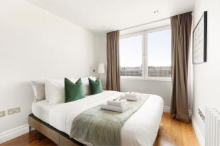 New! Charming 2BR Flat with Balcony by Victoria - 8