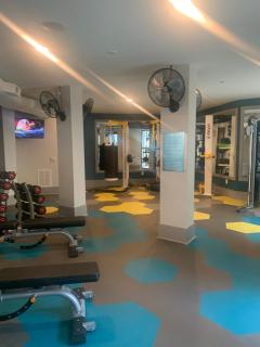 Large Buckhead modern suite - 2