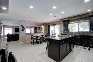 Spacious 5BR Retreat Pool Grill 15 Min to Westgate - 3