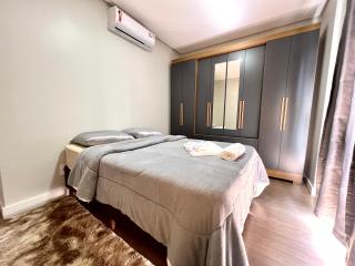 Apartamento Inteiro - 2 Quartos com AC - Wifi 1000mb - Cozinha Completa - 1 Vaga de Garagem - Elevador - Sacada Gourmet - Indicado para Grupos, Hospedes a Trabalho, Família e Pets - 5