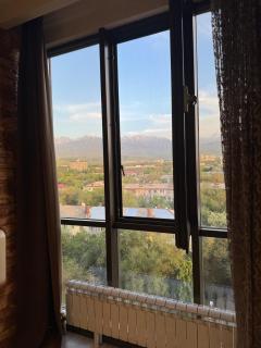 An apartment with a view of the mountains and the city - 2
