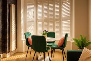 Seren, Free Parking, Close to Train Station, Pool table, sleeps 1-7guests - 9