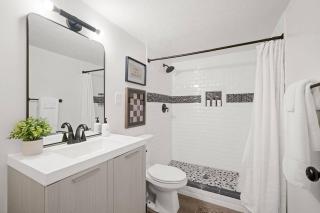 4-bedroom house in charming Oak Hill with WiFi, AC. Relax and enjoy - 5