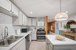 10min to NRG | Hot tub | Sauna | Firepit | 4br 3ba - 4