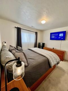 Large Prescott Home with 3-car Garage Central & Quiet - 6