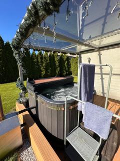 Jacuzzi Bubble Apartment - 15 minutes drive from the Old Town - 9