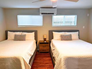 Modern 2 Bed near Rice University - 7