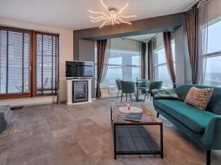 SeaTowers 28 TOP FLOOR WATERFRONT PENTHOUSE! Sea & City PANORAMIC VIEW from GLASS CORNER TRIANGLE! 75m2! Terrace! Short&Long Stay! Parking! - 1