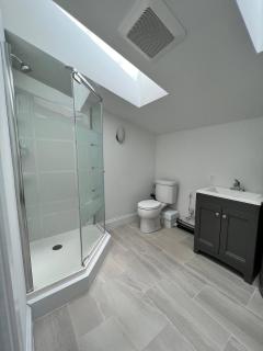 Unique private room and bath - 8