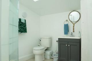 Unique private room and bath - 4