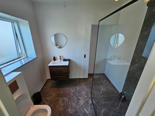Modern room by CPH Airport - 1 min to Train, 15 min to Beach - 2