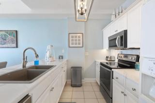 Regency Isle 1104 Penthouse with 3 bedrooms - 4