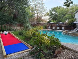 Heated Pool & Spa Mini Golf Bowling Game Room perfect for family - 3