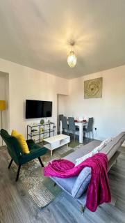 Jarrow Haven Contractor Family Stay with FREE Parking Sleeps 8 - 9