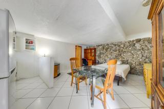 5 Mi to Hollywood Blvd! Miramar Apt with Shared Pool - 2