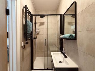 Modern Apartment, Central Location - Perfect for Business, Leisure or Families - 4