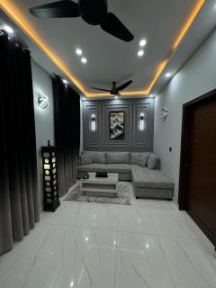 Elegant Escape 3 BHK Lake city central Cozy - 8