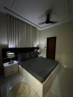 Elegant Escape 3 BHK Lake city central Cozy - 1