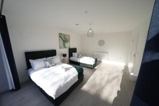 Ealing Broadway Great Stay 7-Minute Walk from the Underground - 8