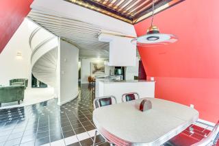 Walk to School House Winery Home with Deck! - 1