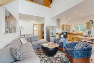 Luxurious Lake Views - 6