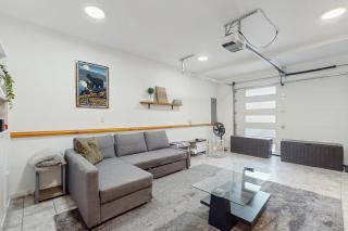 Luxurious Lake Views - 1