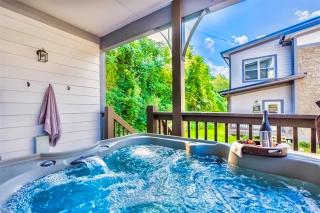Dotin' on Dolly - Charming 4BR Cabin Hot Tub,Pool,Foosball & Arcade - Pigeon Forge - 9