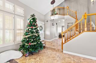Near ONT Spacious Designer-Style Family Retreat - 2