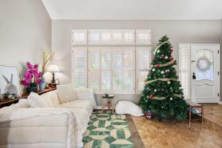 Near ONT Spacious Designer-Style Family Retreat - 2