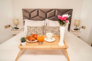 5 min drive from Train Station with Parking, Air Conditioning & IPTV -Ideal for CAN 2025 - 0