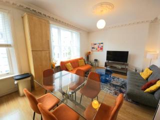 Beautiful Kensington Home with 4 beds, only 3 Minutes walk to Earls Court Station - 1